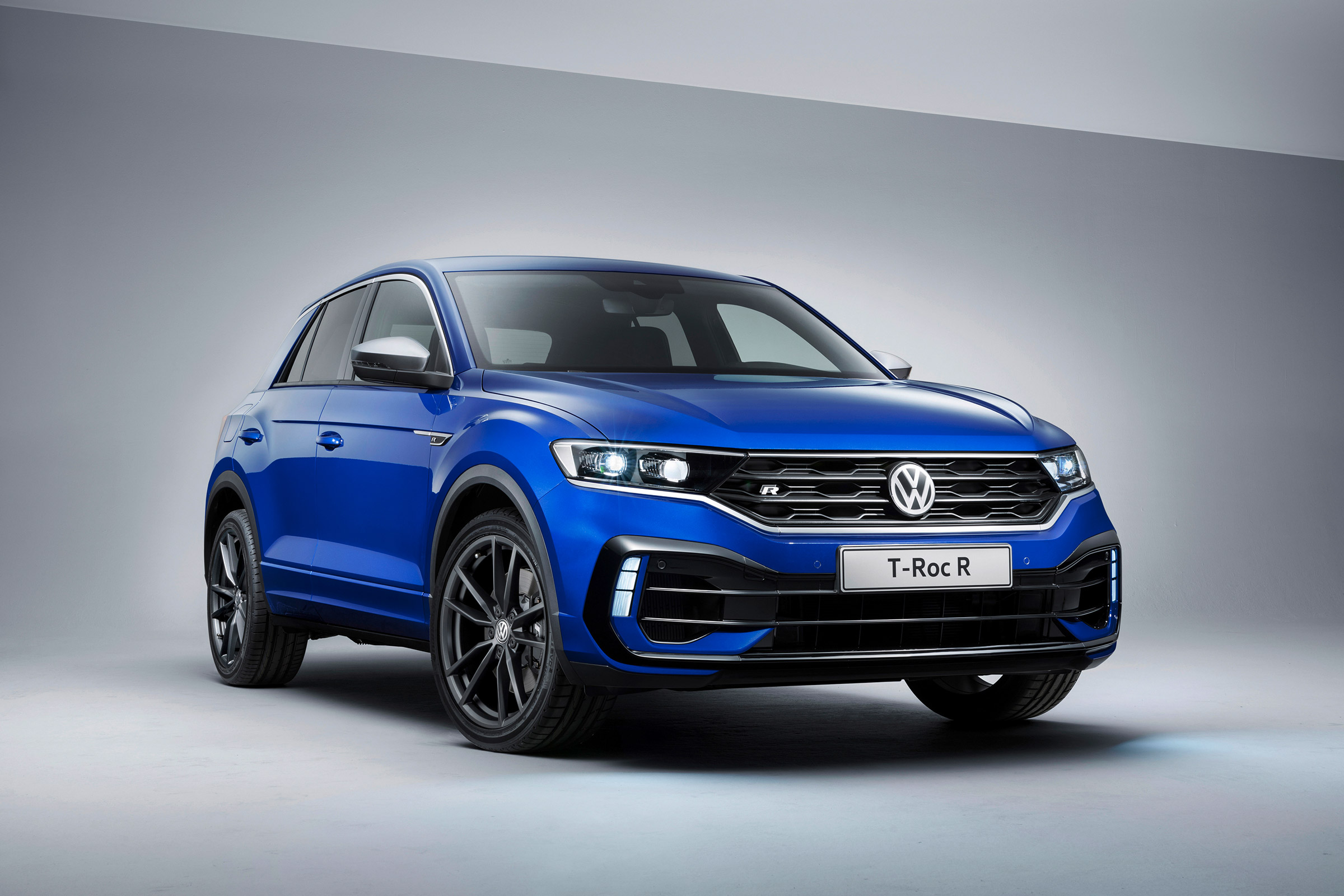 Volkswagen T-Roc R - front uarter