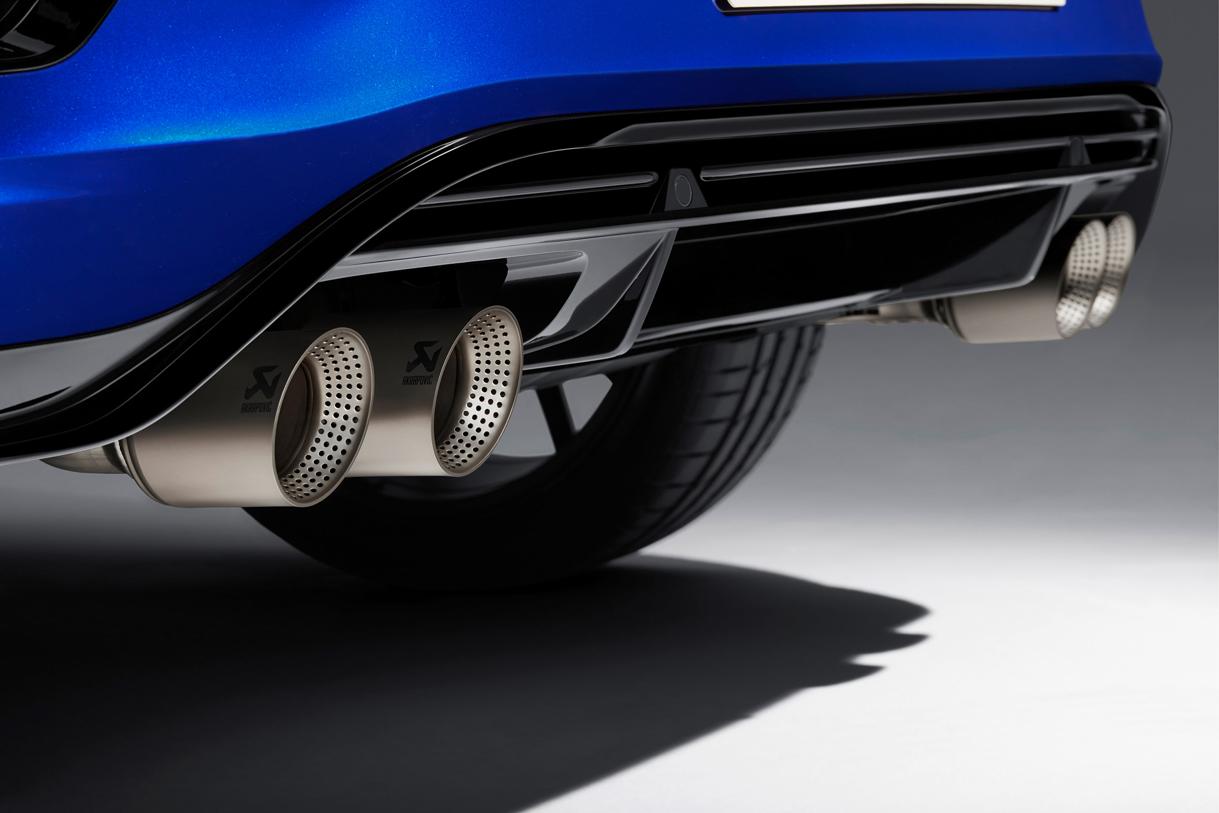 Volkswagen T-Roc R - pipes