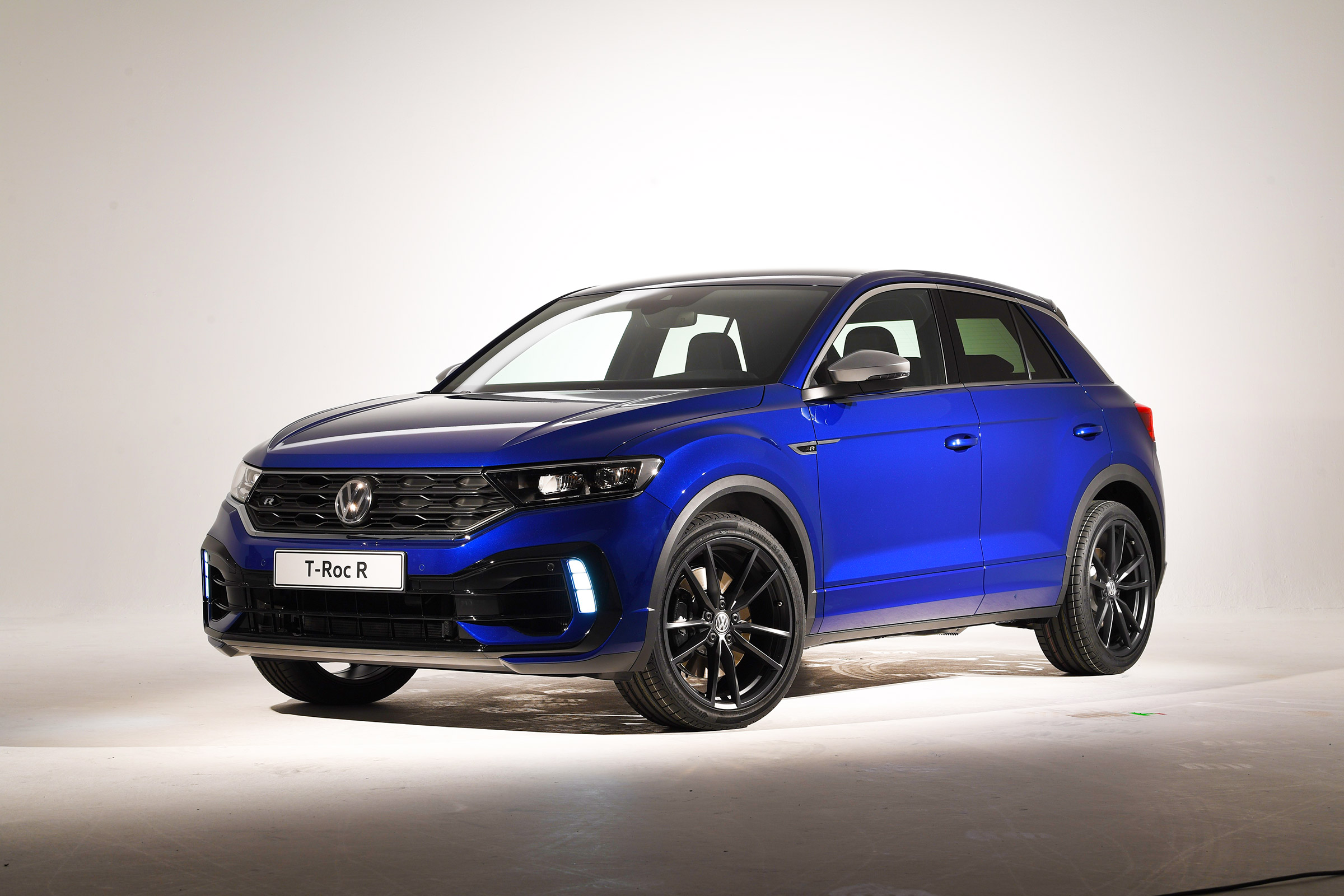 Volkswagen T-Roc R - front quarter
