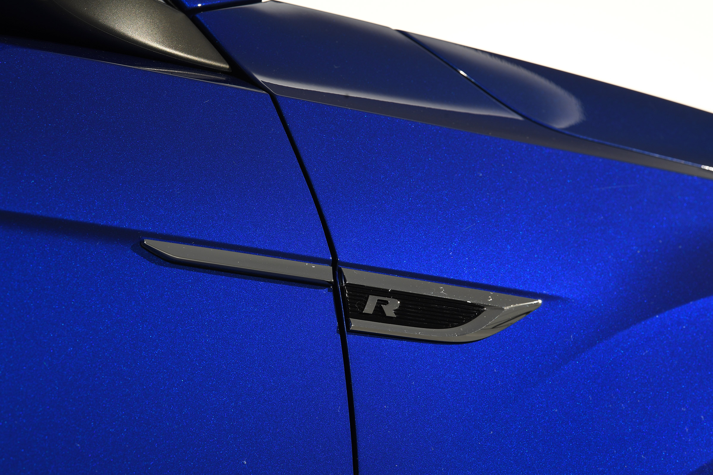 Volkswagen T-Roc R - side