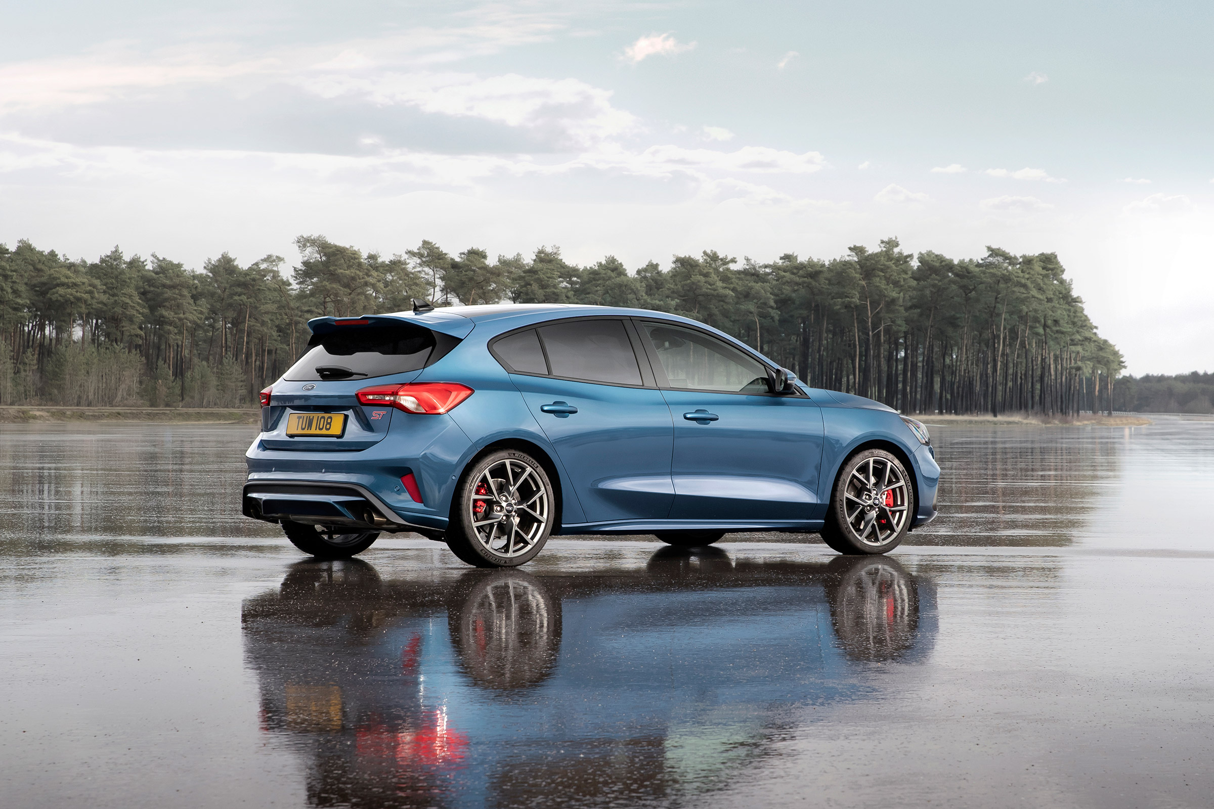 Ford Focus ST 2019 - rear quarter