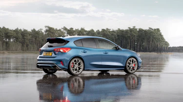 Ford Focus ST 2019 - rear quarter