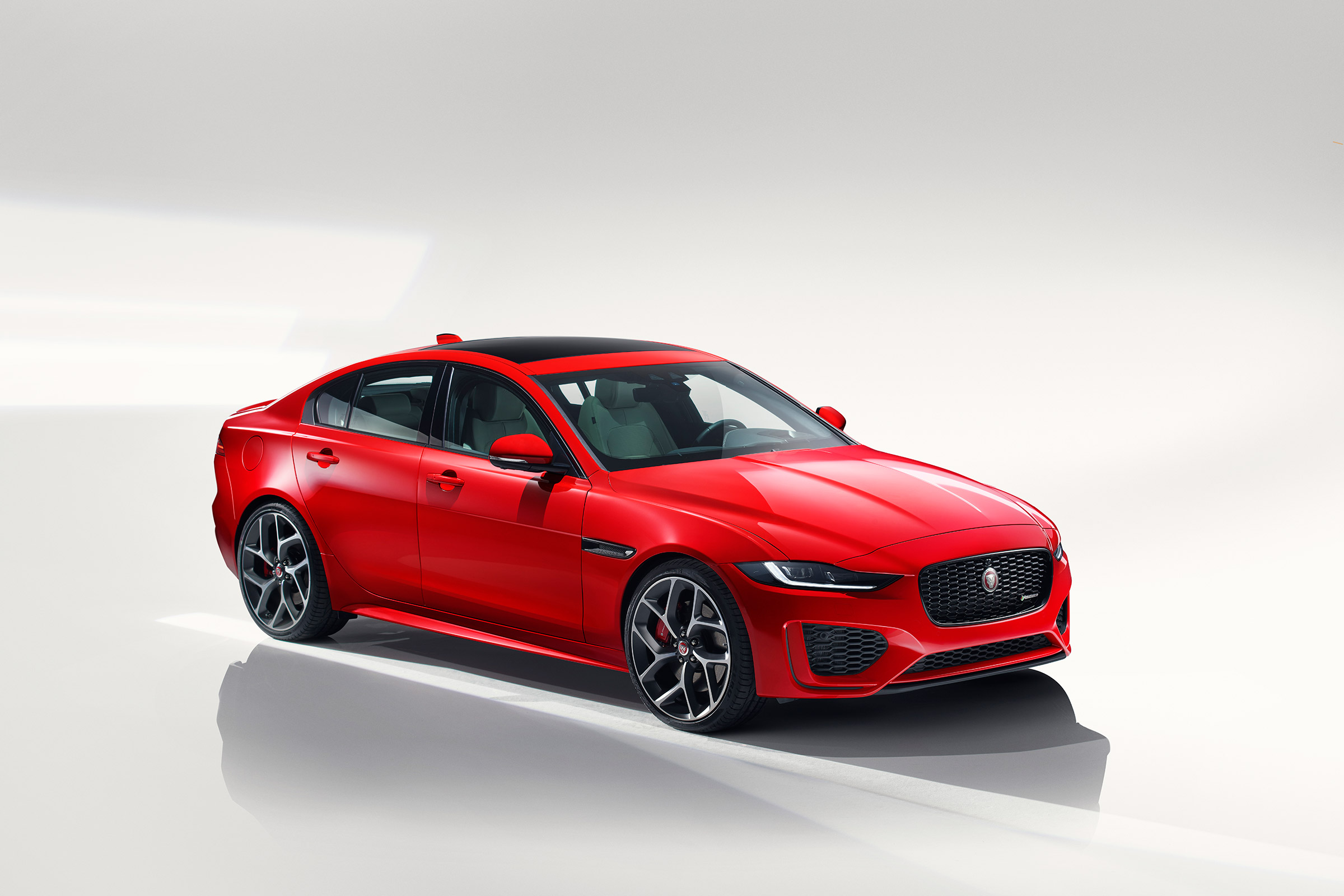 Jaguar XE facelift - front quarter 