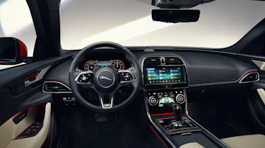 Jaguar XE facelift - dash