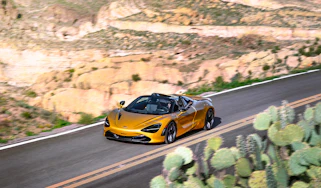 McLaren 720S Spider gold - front quarter