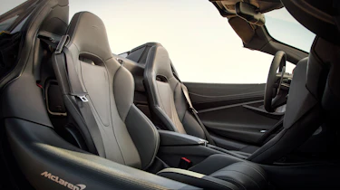 McLaren 720S Spider gold - seats