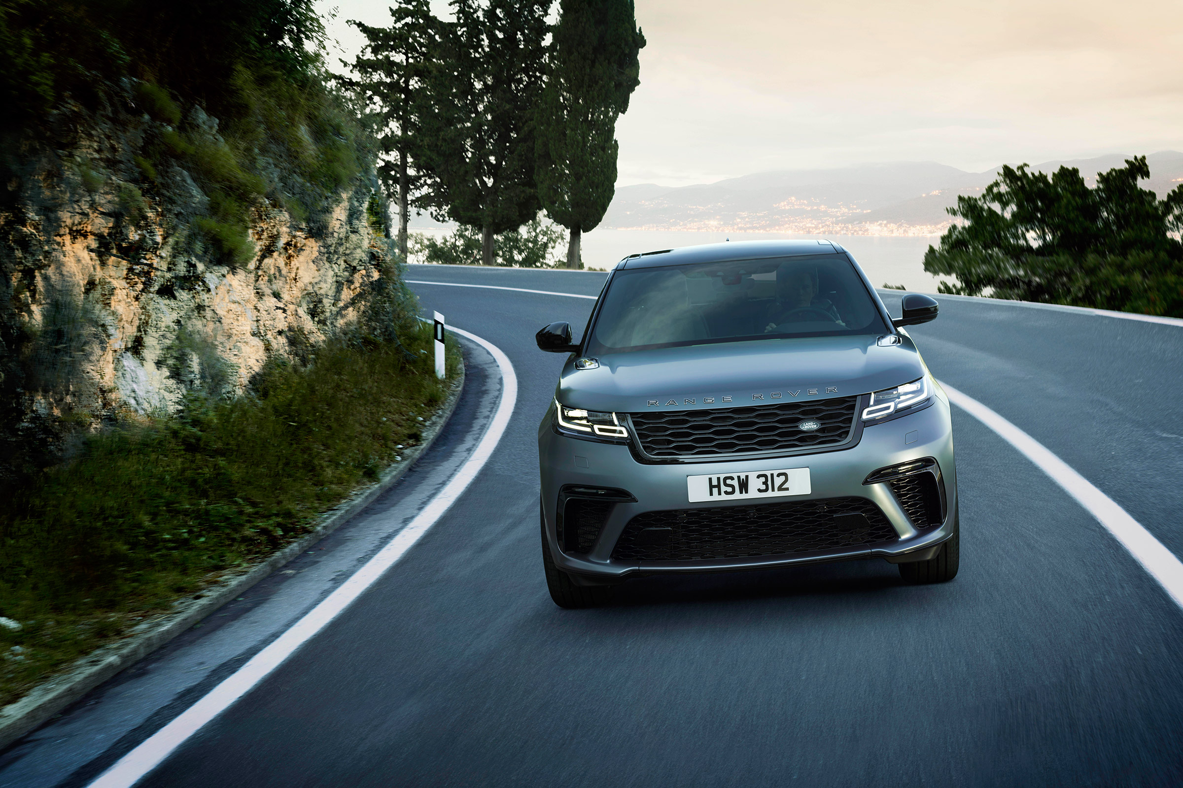 Range Rover Velar SV Auto - front tracking