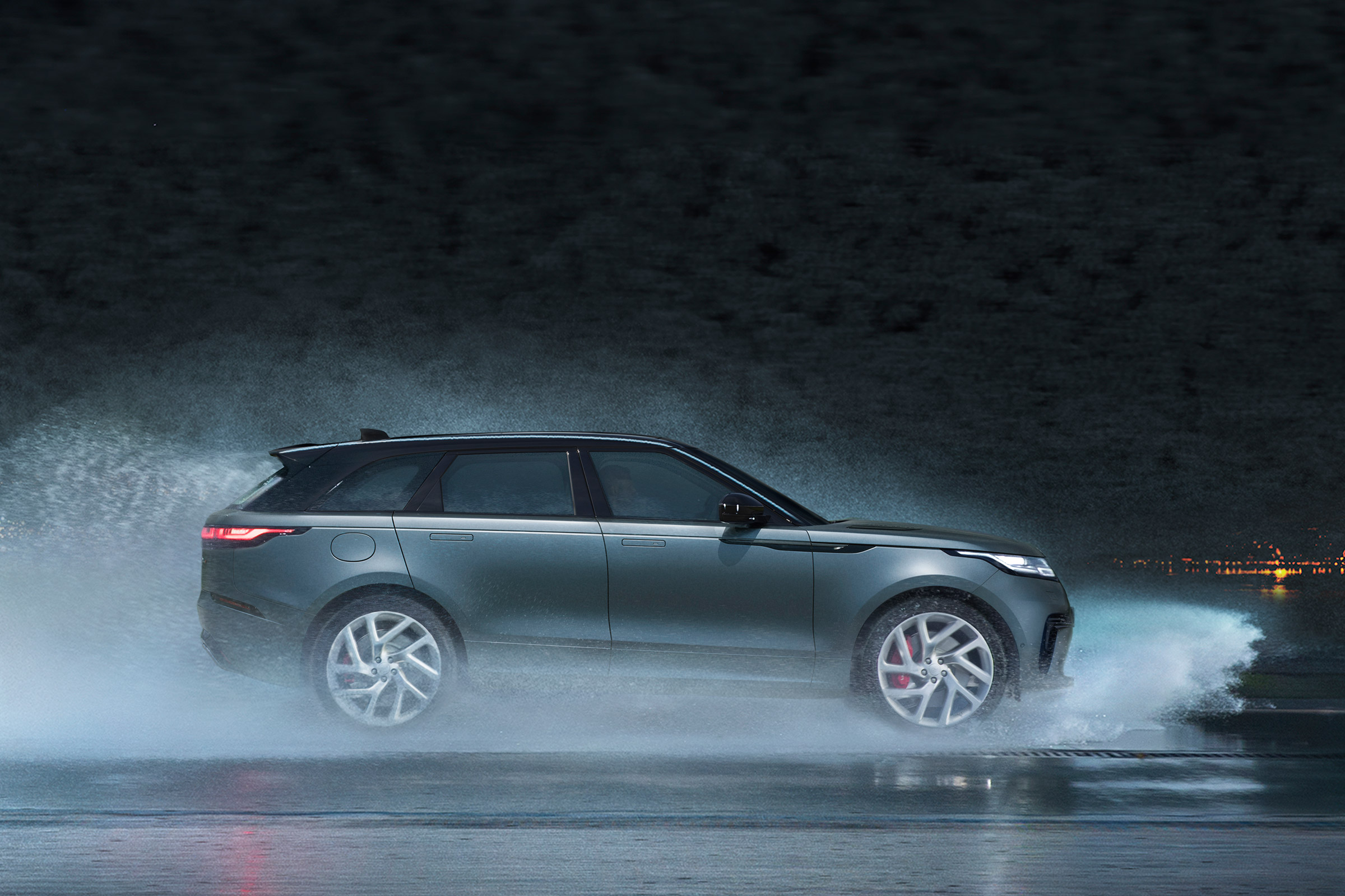Range Rover Velar SV Auto - profile