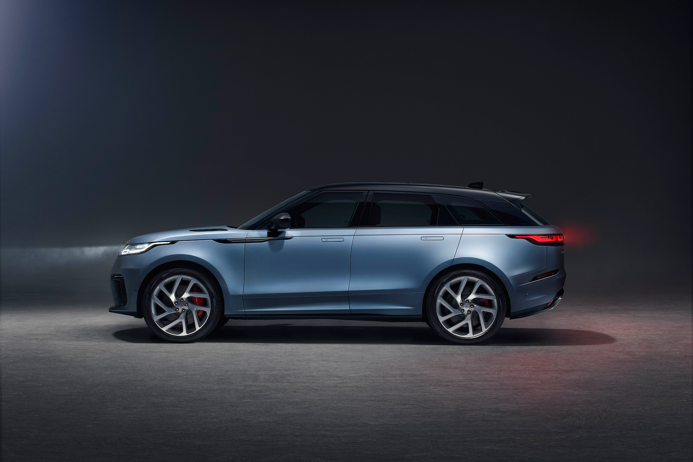 Range Rover Velar SV Auto - side