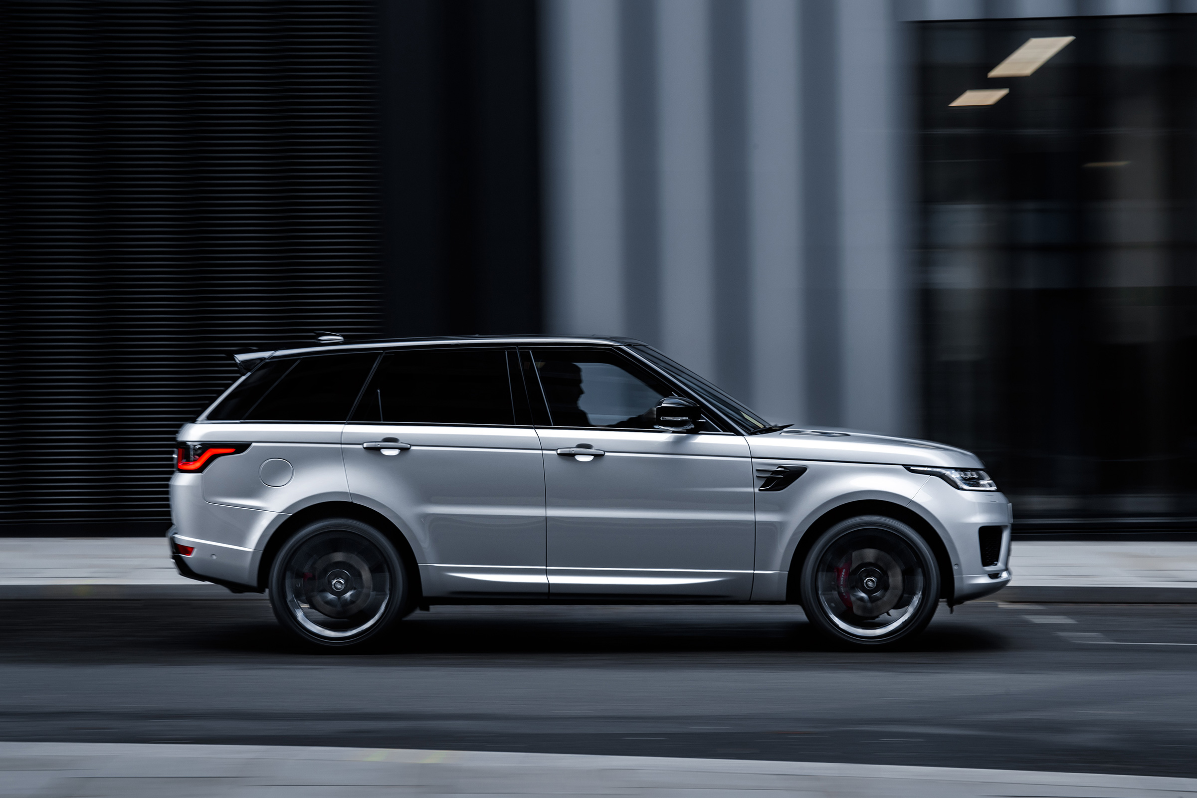 Range Rover Sport Ingenium side