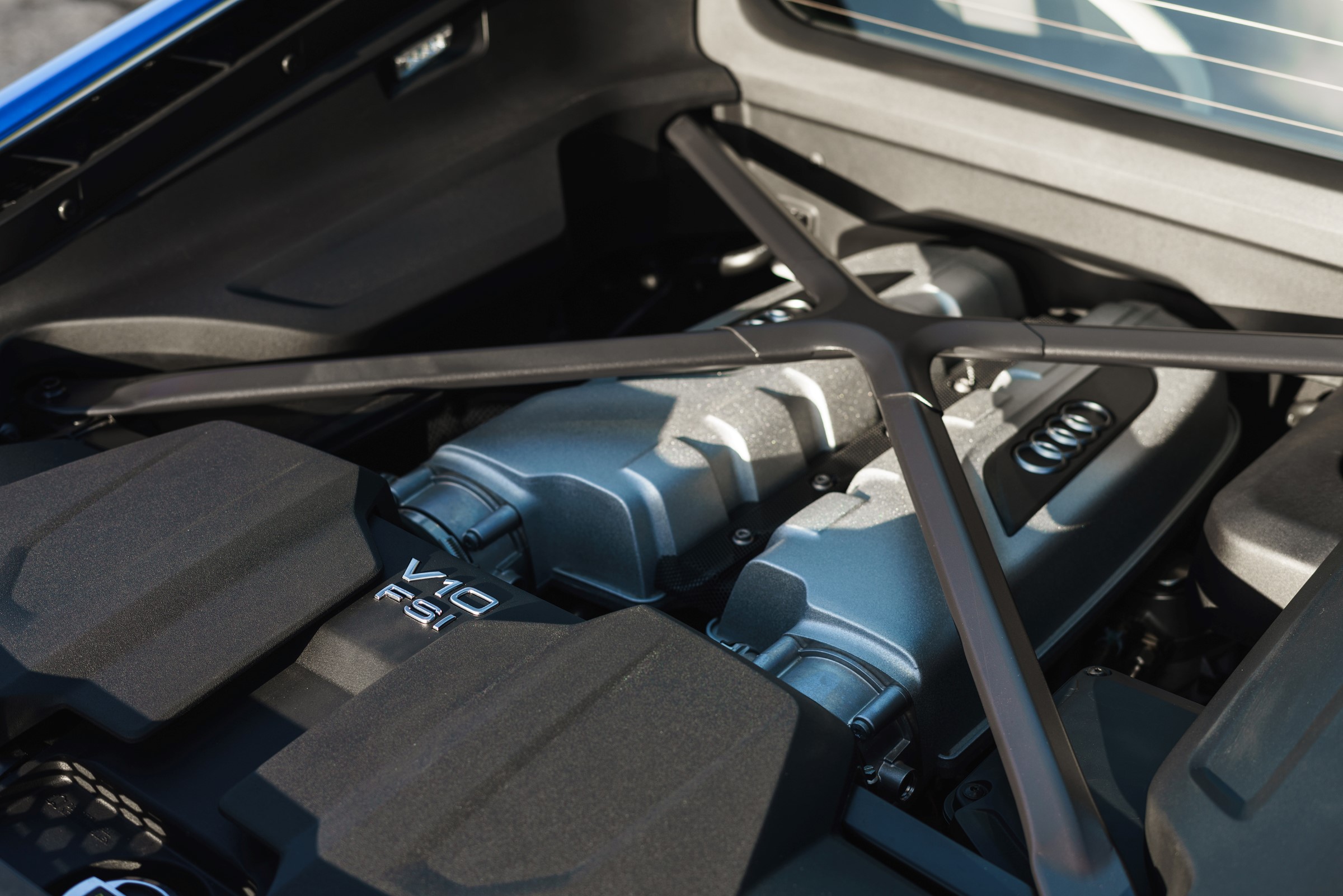 Audi R8 engine