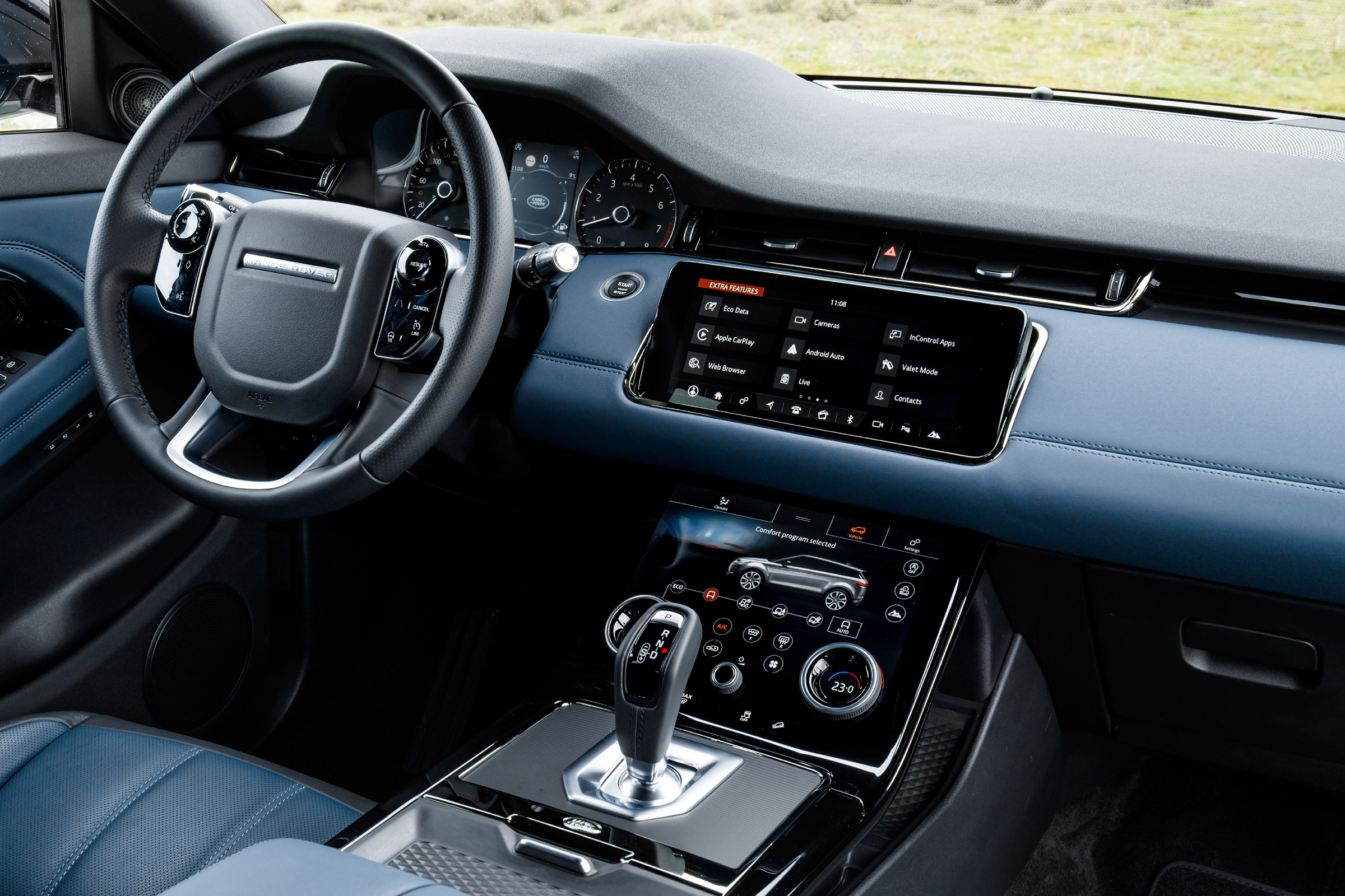 2019 Range Rover Evoque silver - dash
