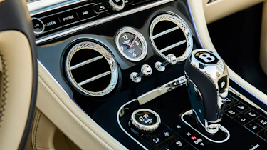 Bentley Continental GT Convertible V8 - dash
