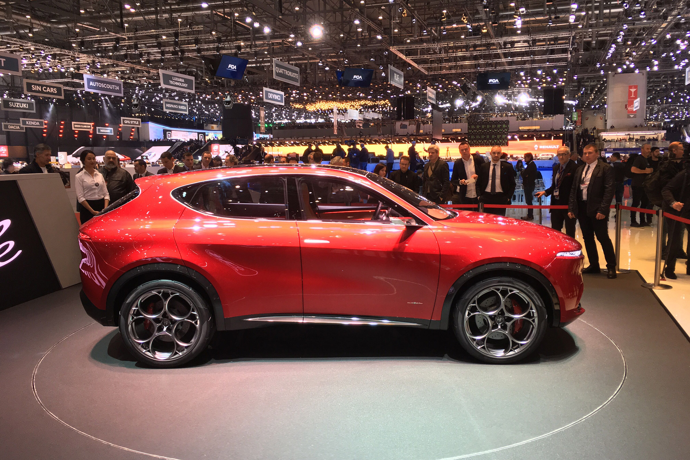 Alfa Romeo Tonale - side