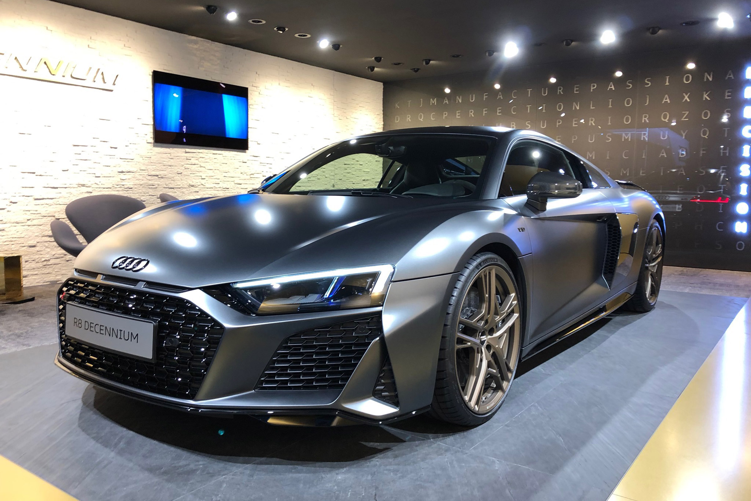 Audi R8 Decennium live - front quarter