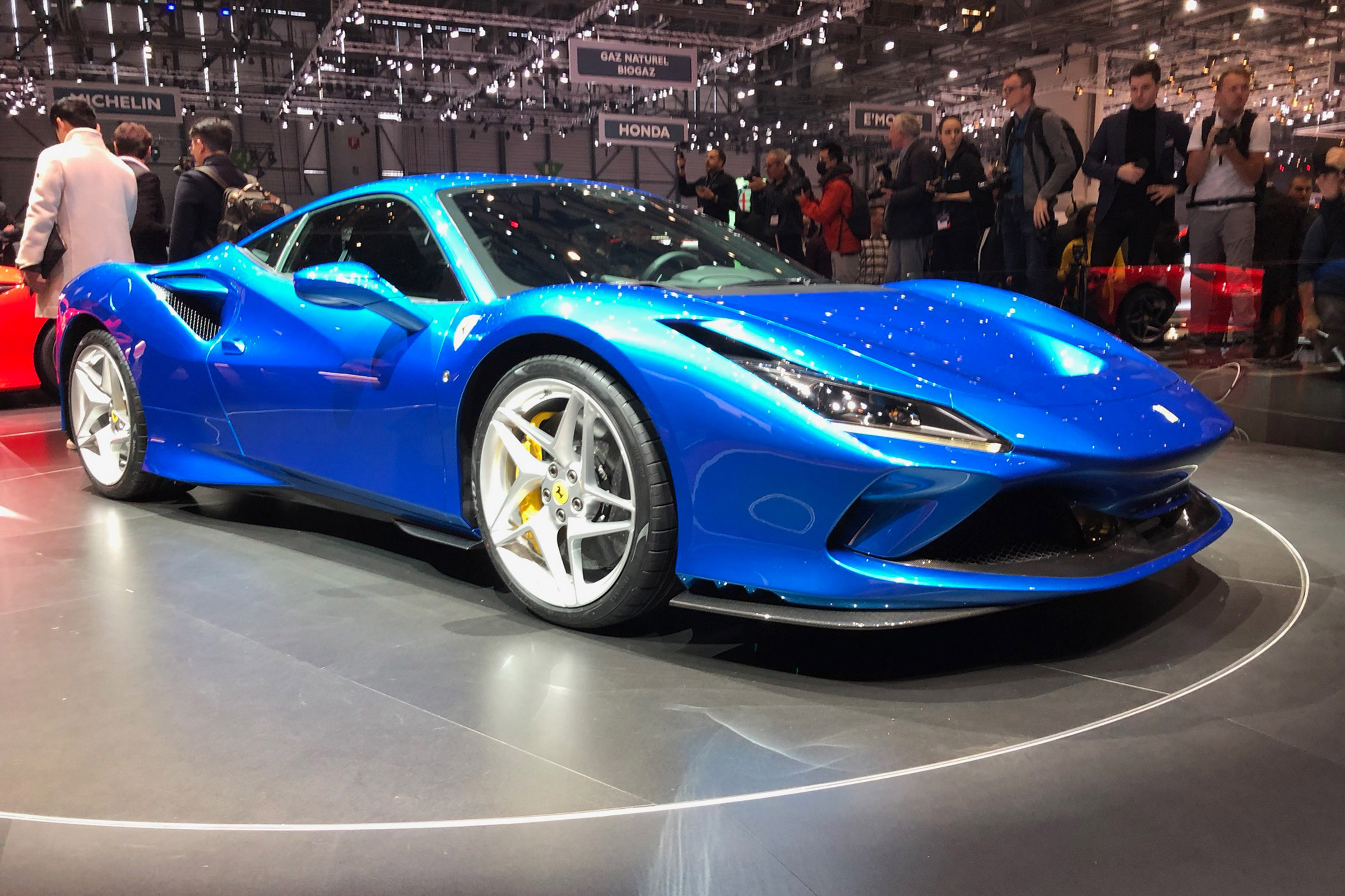 Ferrari F8 live - side
