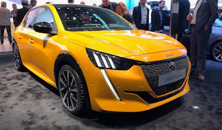 Peugeot 208 live - front quarter