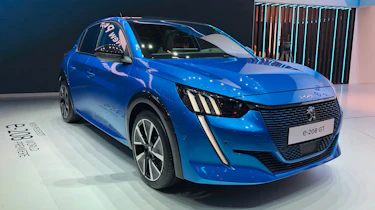 Peugeot 208 live - front quarter