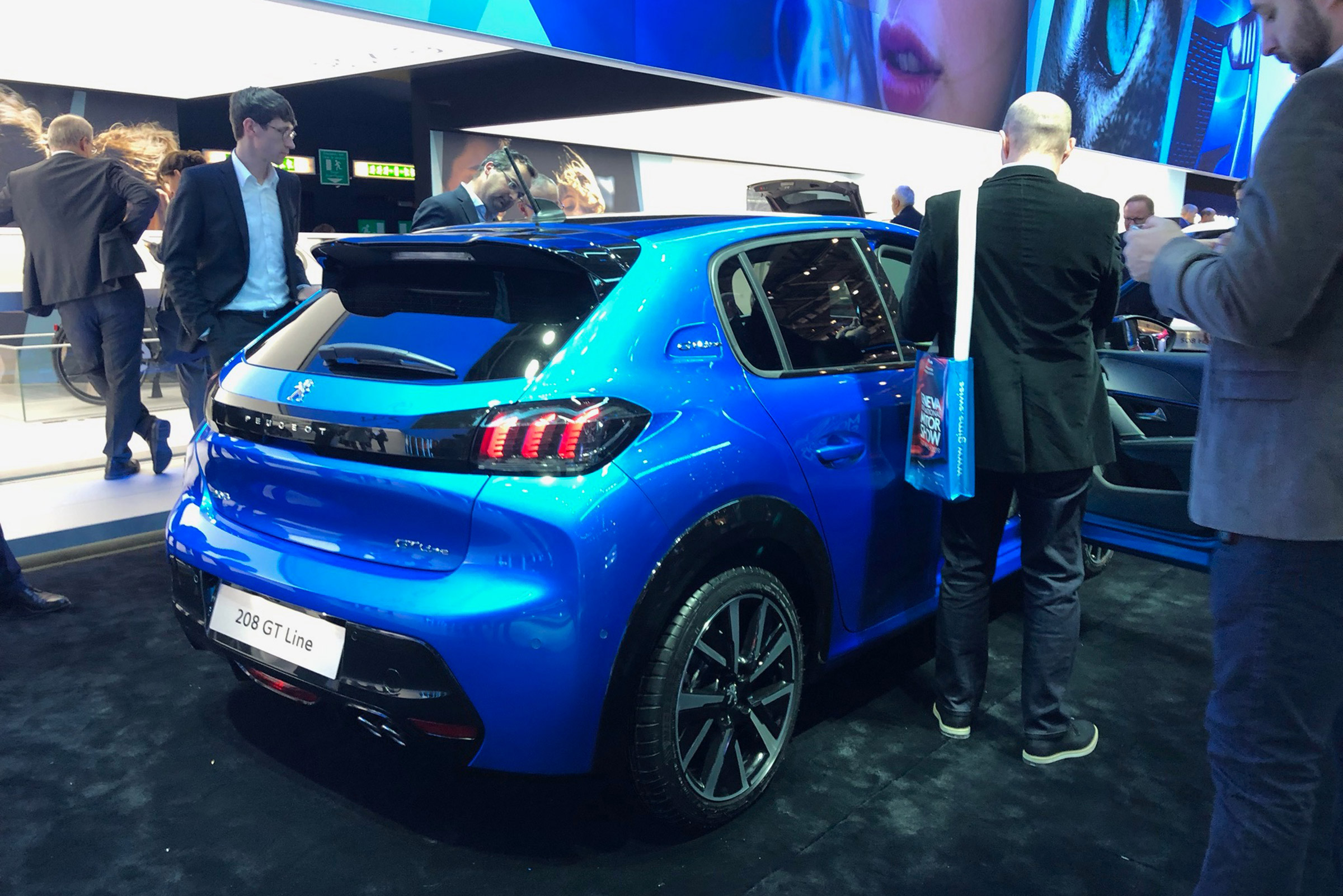 Peugeot 208 live - rear