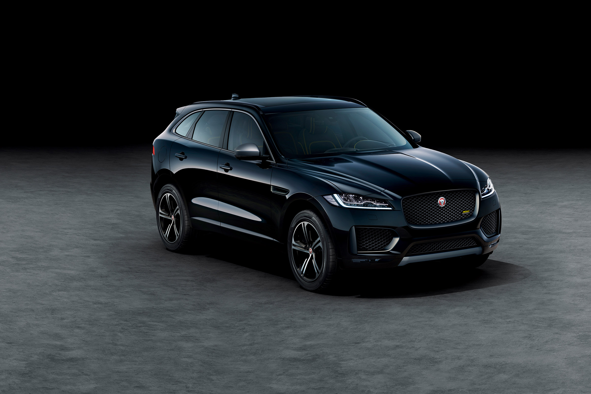 Jaguar F-Pace Chequered - front quayrer