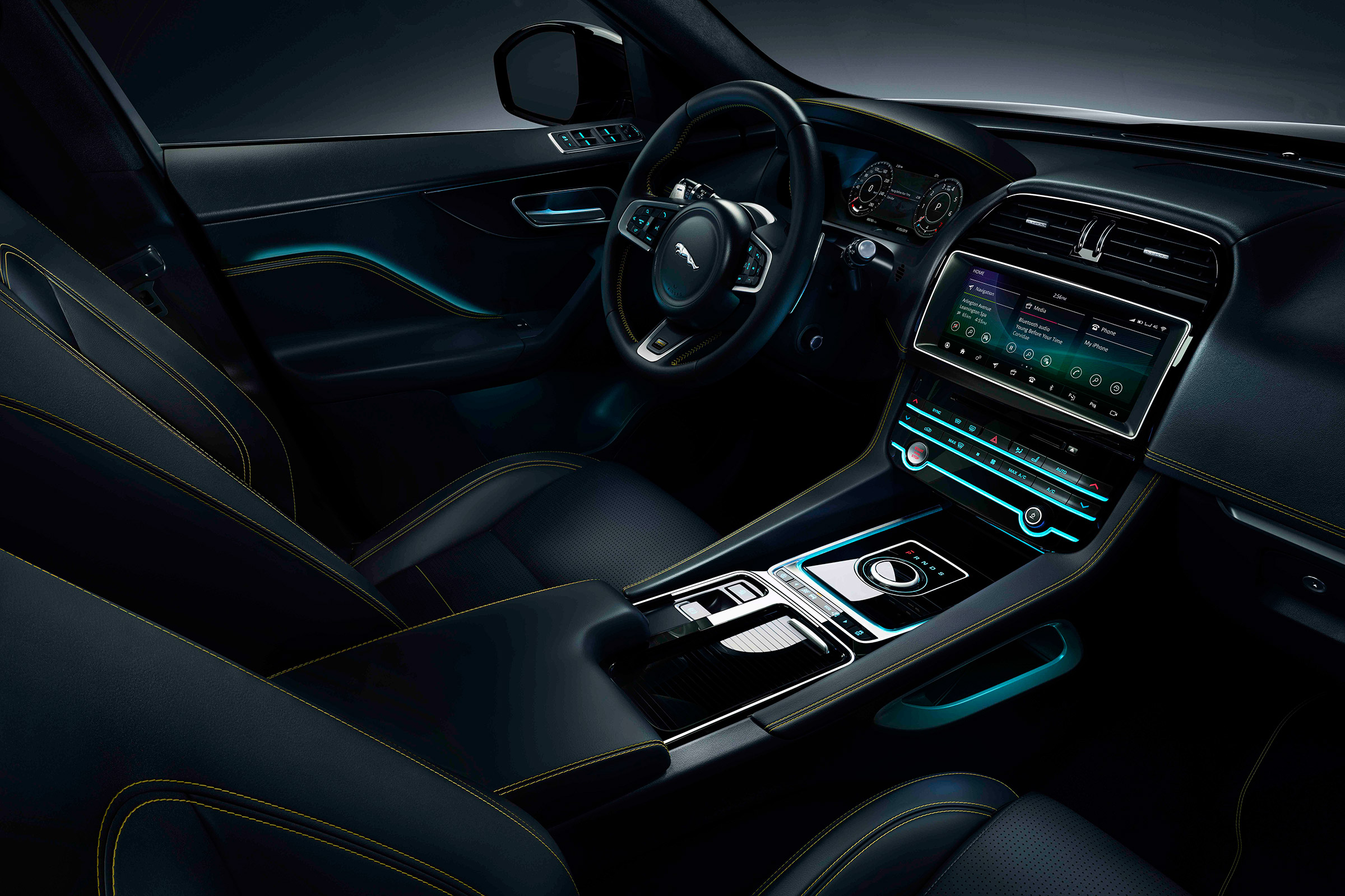 Jaguar F-Pace 300 Sport - dash