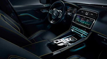 Jaguar F-Pace 300 Sport - dash