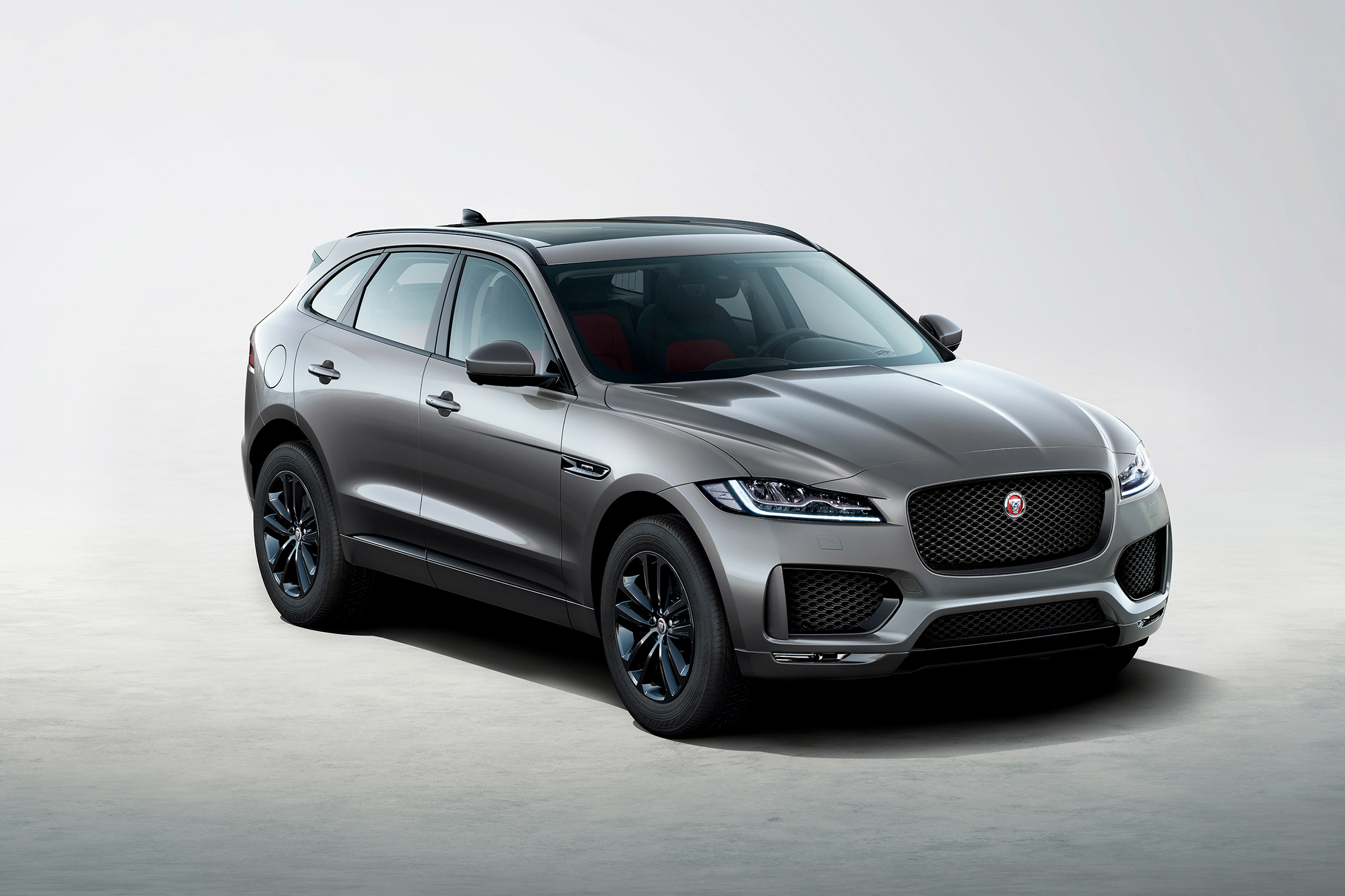 Jaguar F-Pace Chequered - front qiaeyr
