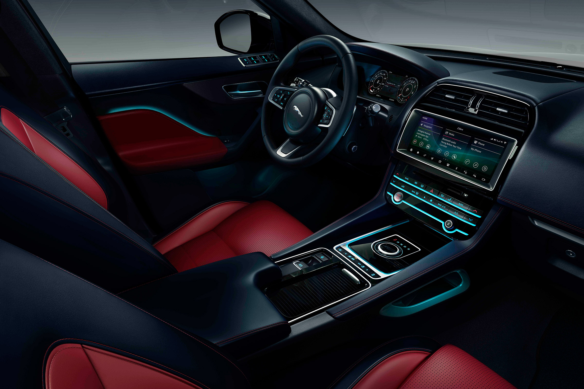 Jaguar F-Pace Chequered - dash