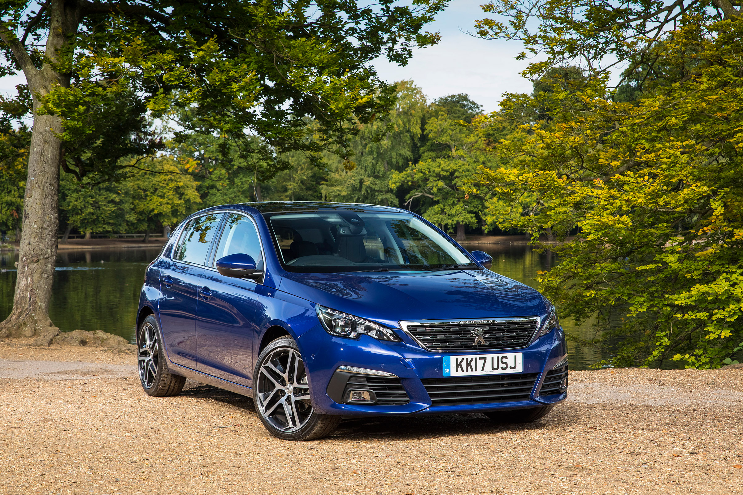 Peugeot 308 2019 - front