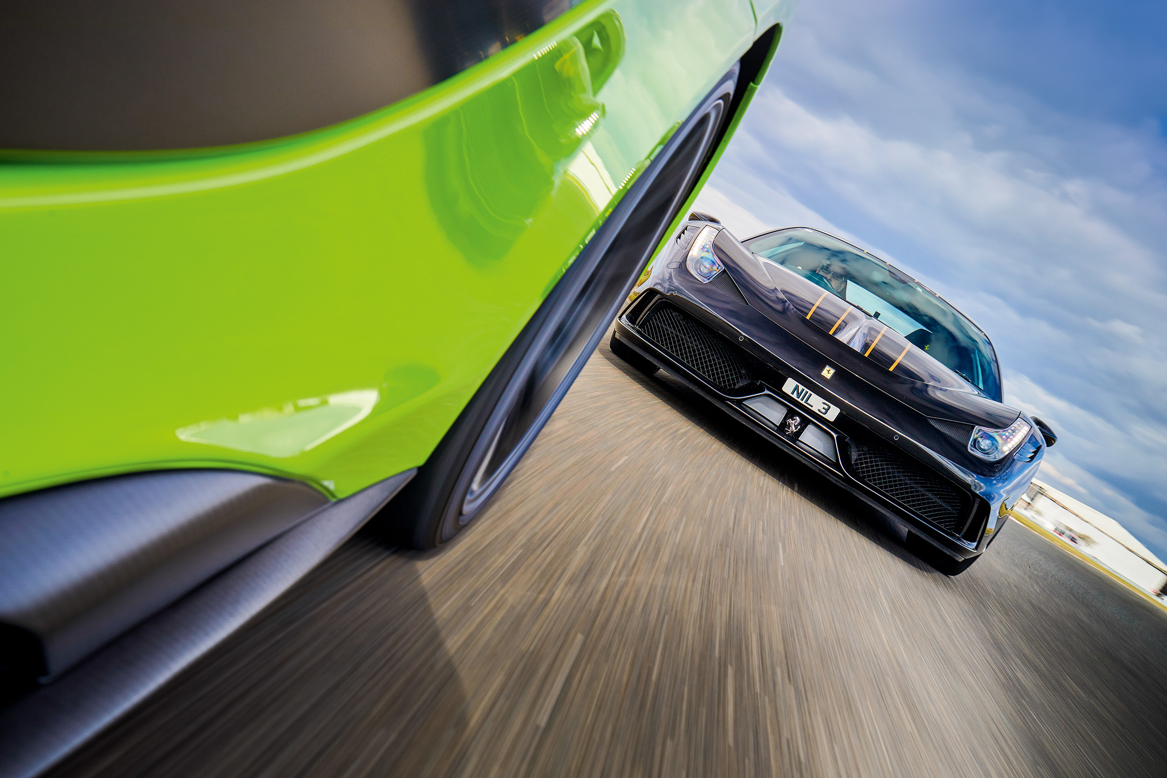 McLaren 675LT vs Ferrari 458 Speciale 