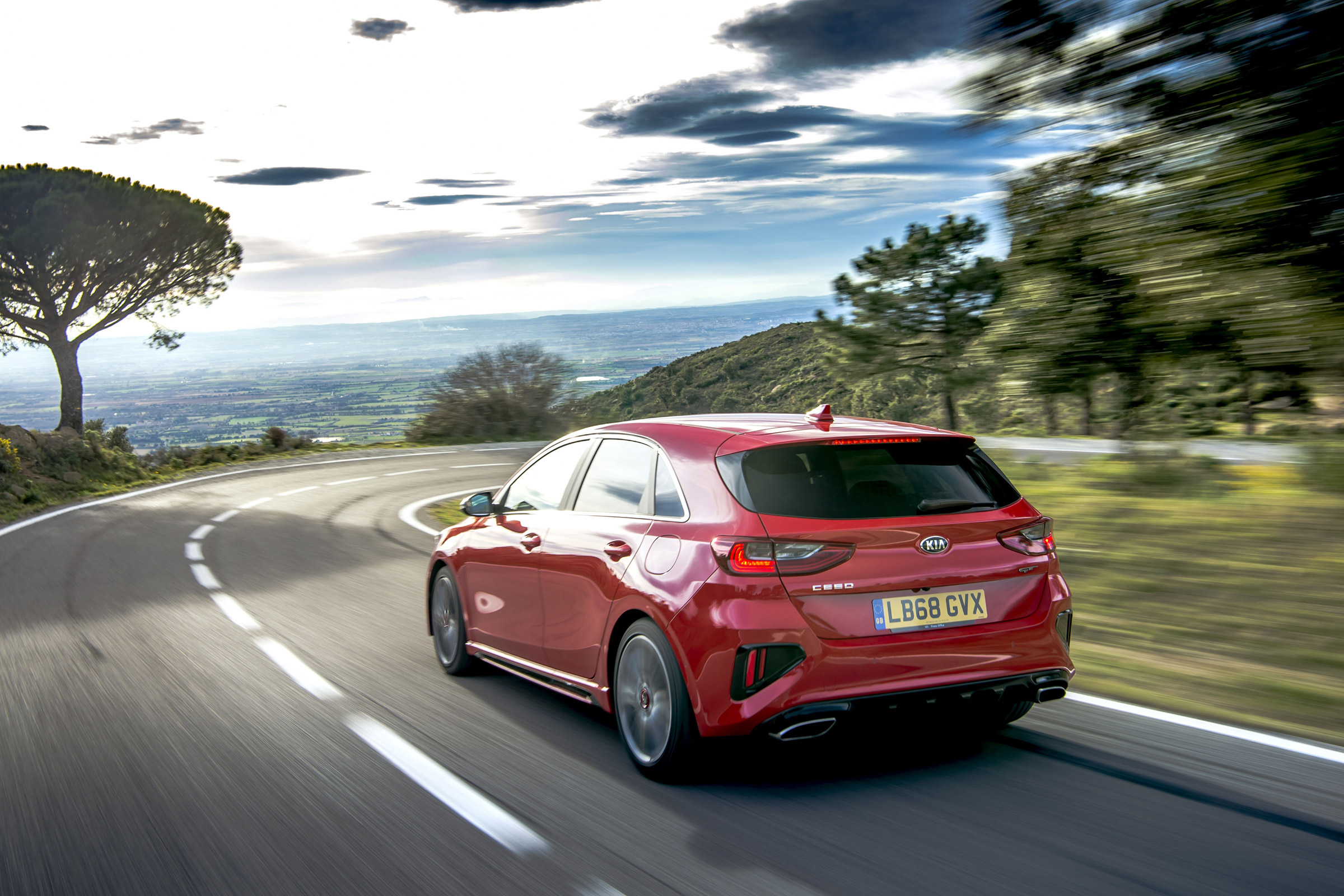 Kia Ceed GT review - rear quarter