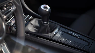 Porsche 718 Cayman T review - shifter