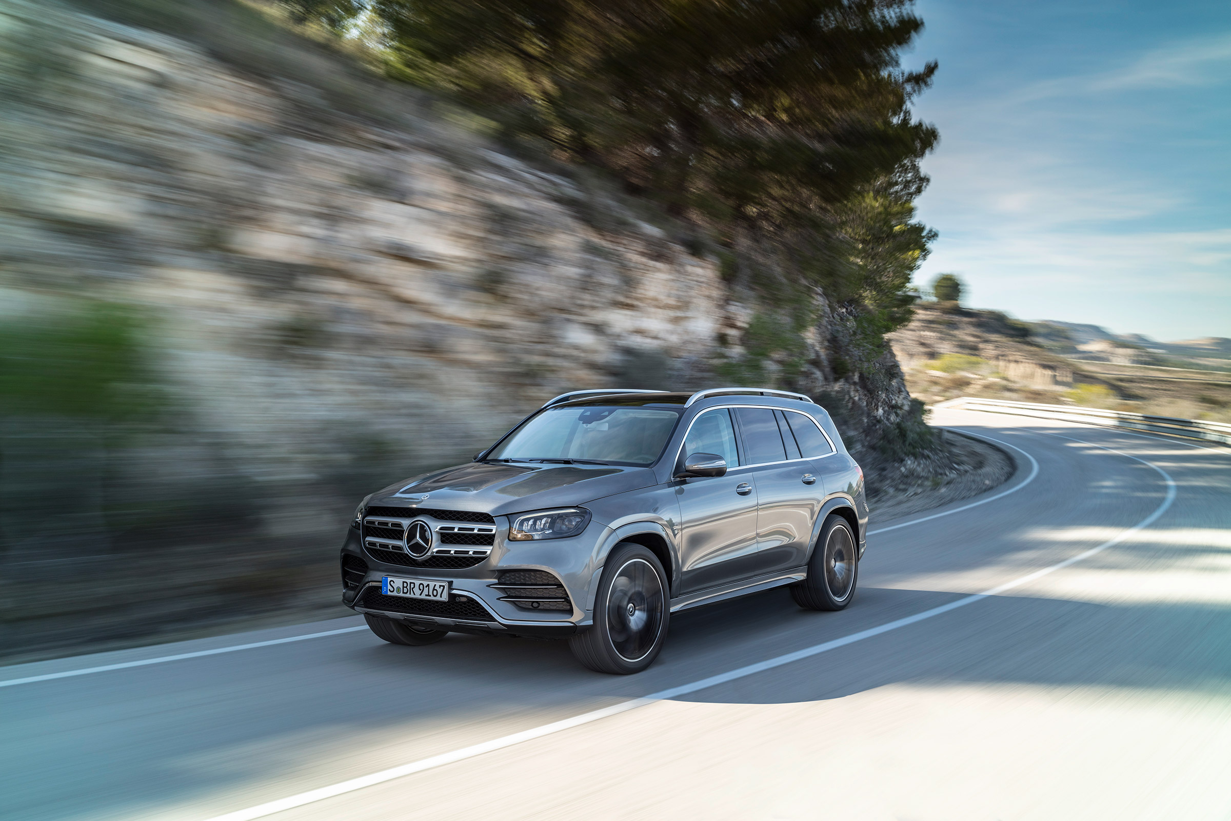 Mercedes GLS - front quarter