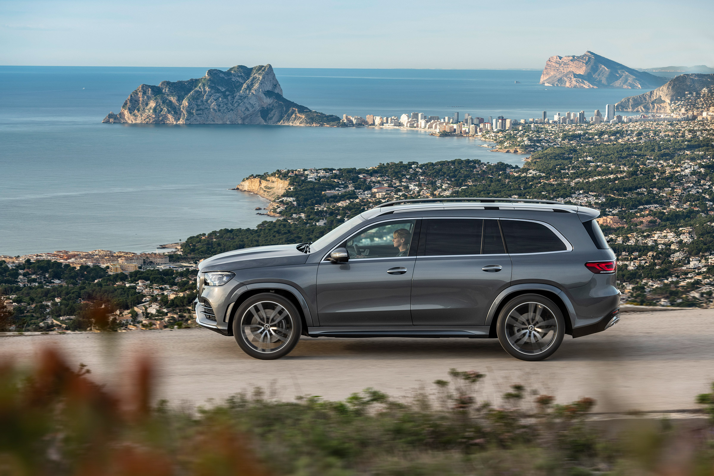 Mercedes GLS - side