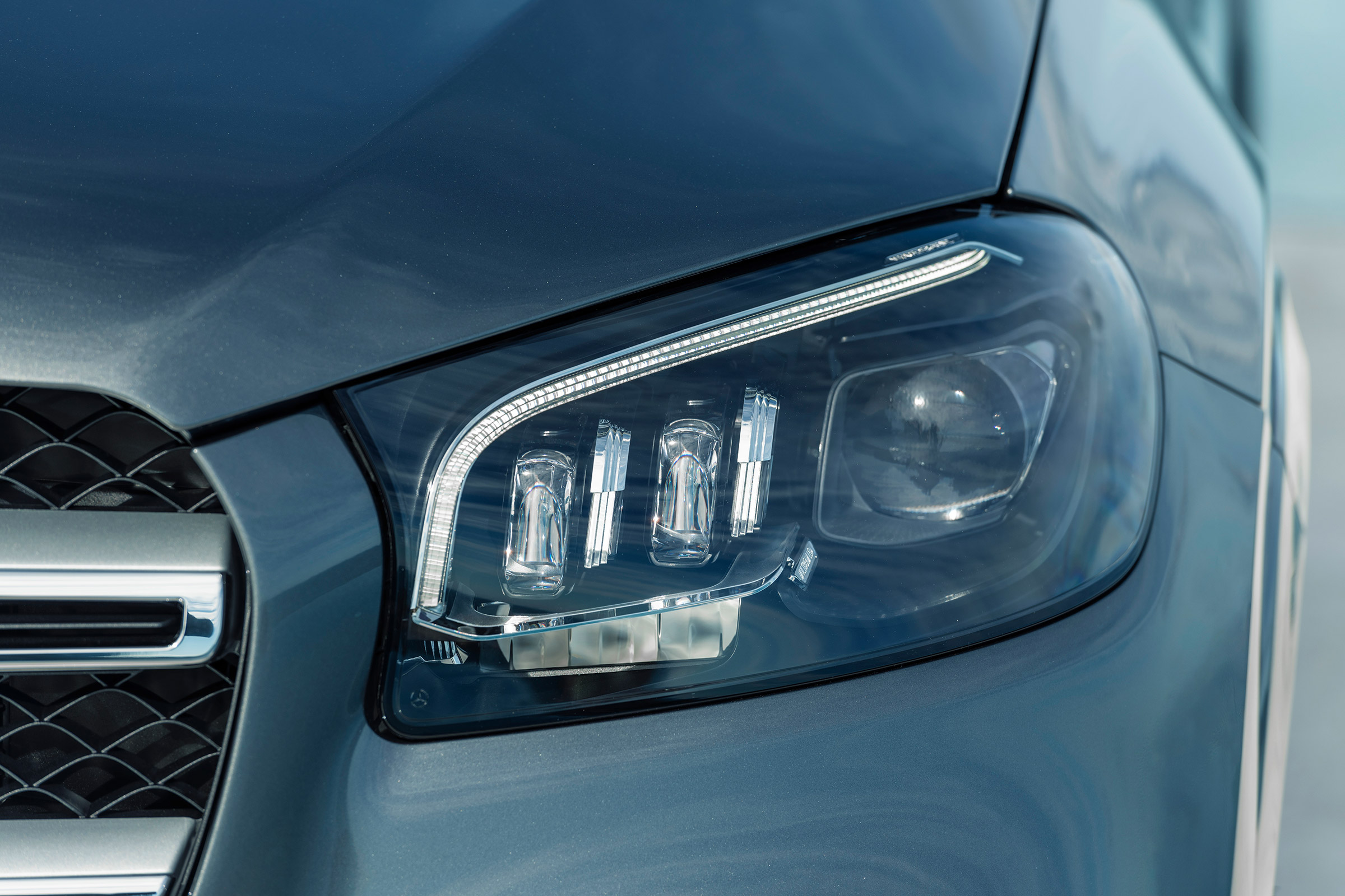 Mercedes GLS - headlights