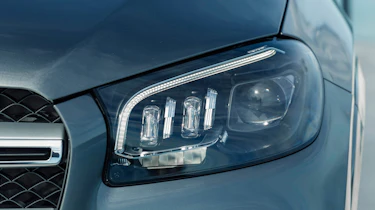 Mercedes GLS - headlights