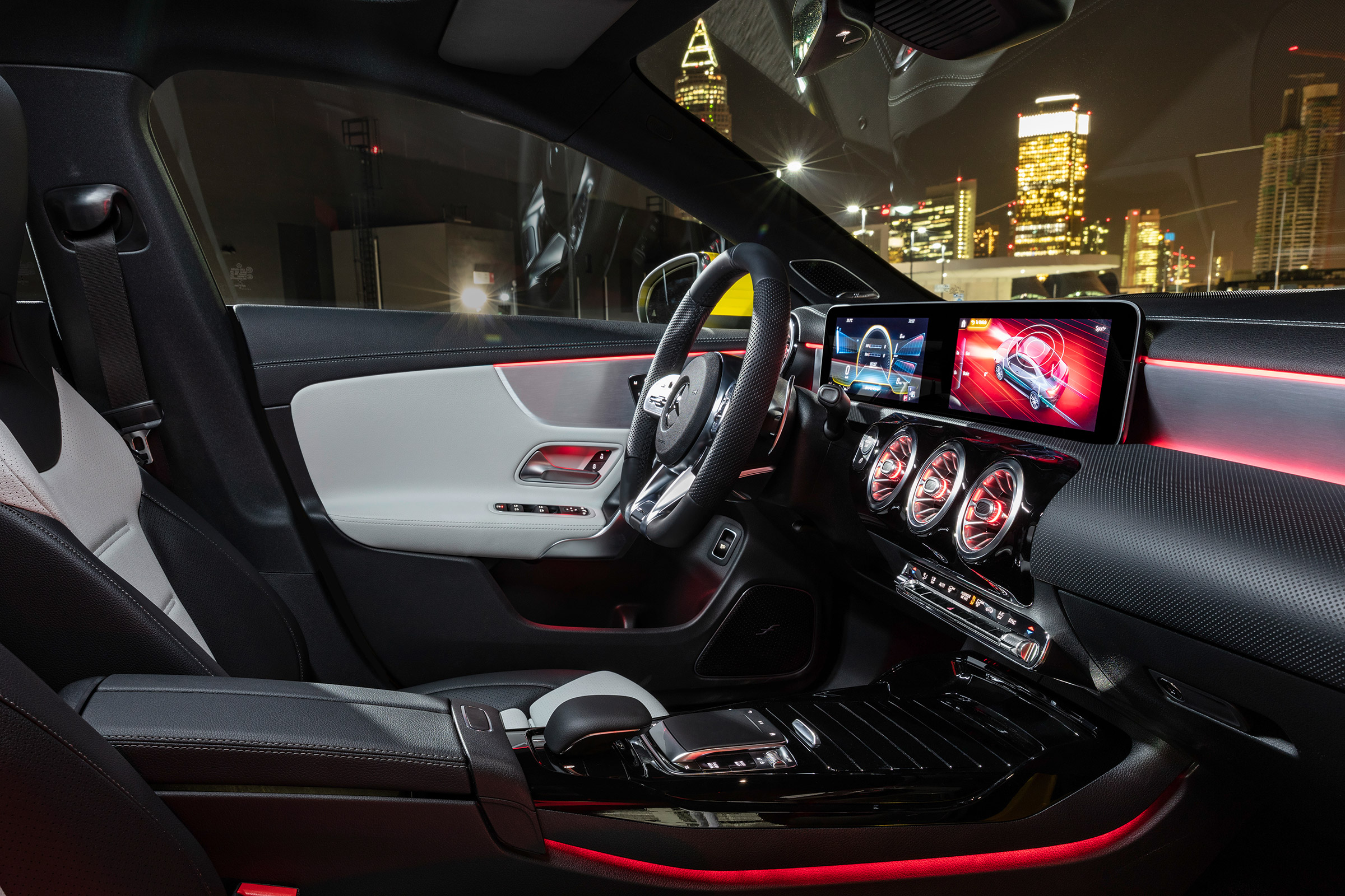 Mercedes-AMG CLA35 - dash