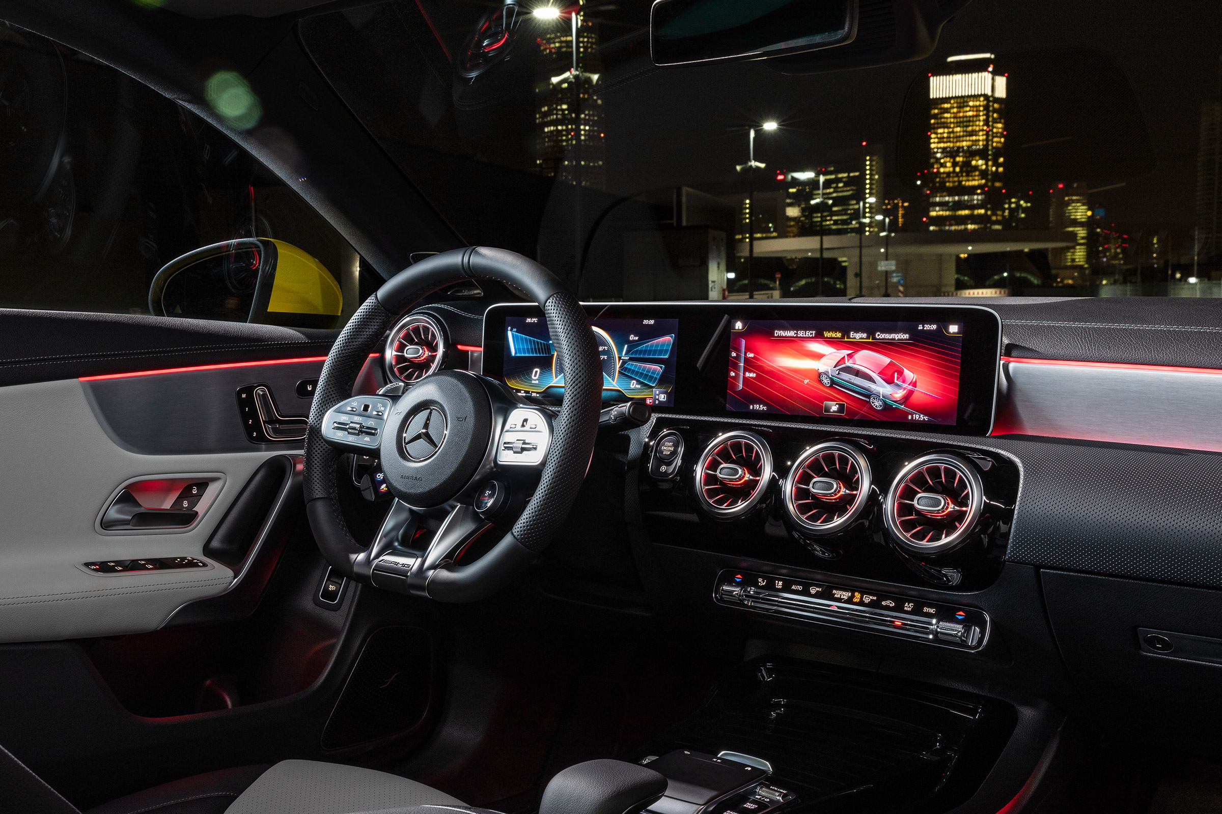 Mercedes-AMG CLA35 - dash