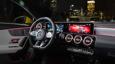 Mercedes-AMG CLA35 - dash