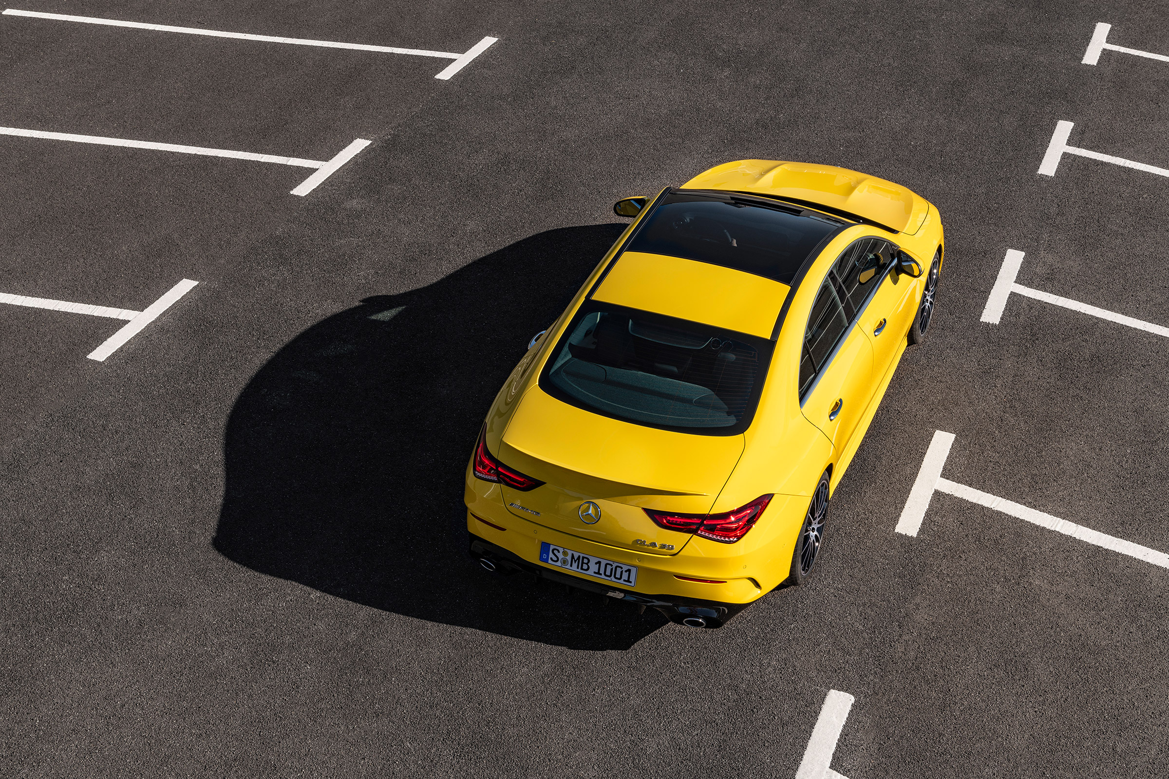 Mercedes-AMG CLA35 - top