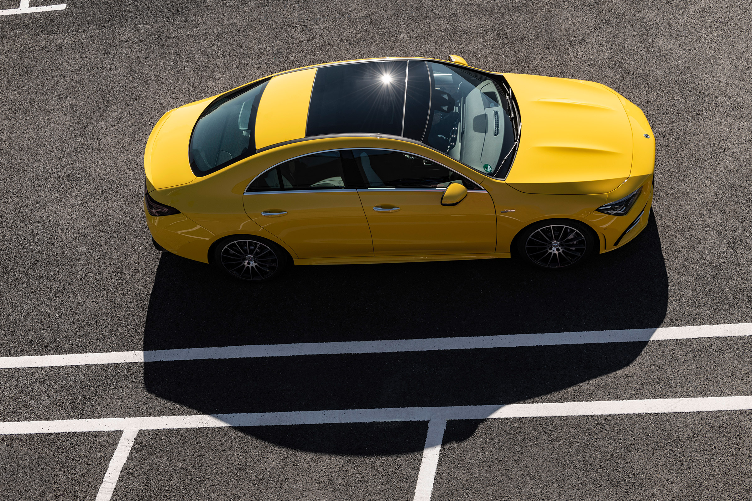Mercedes-AMG CLA35 - side