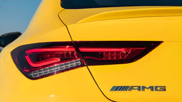 Mercedes-AMG CLA35 - lights