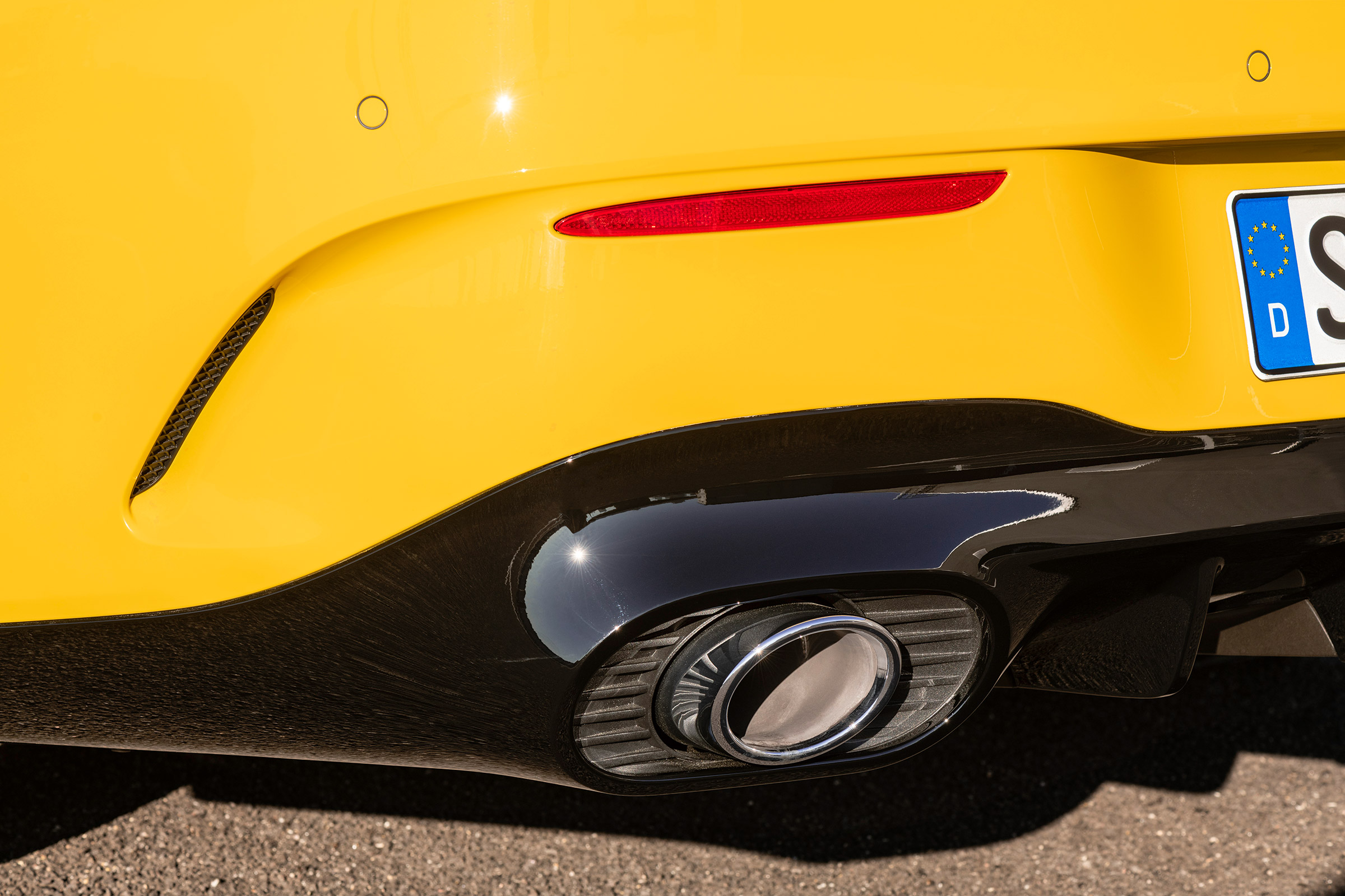 Mercedes-AMG CLA35 - pipes