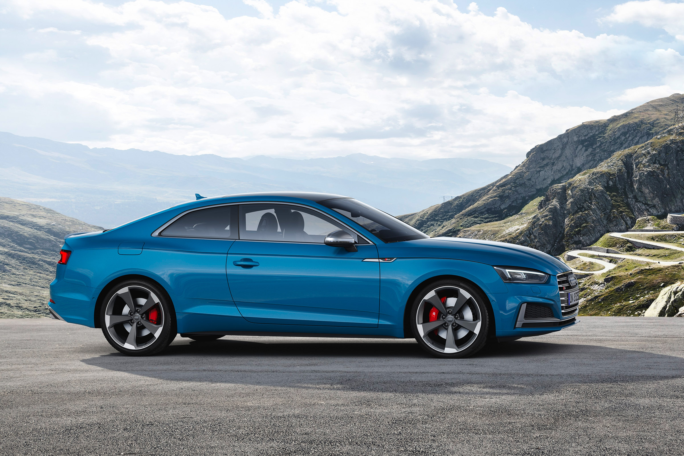 Audi S5 TDI - side