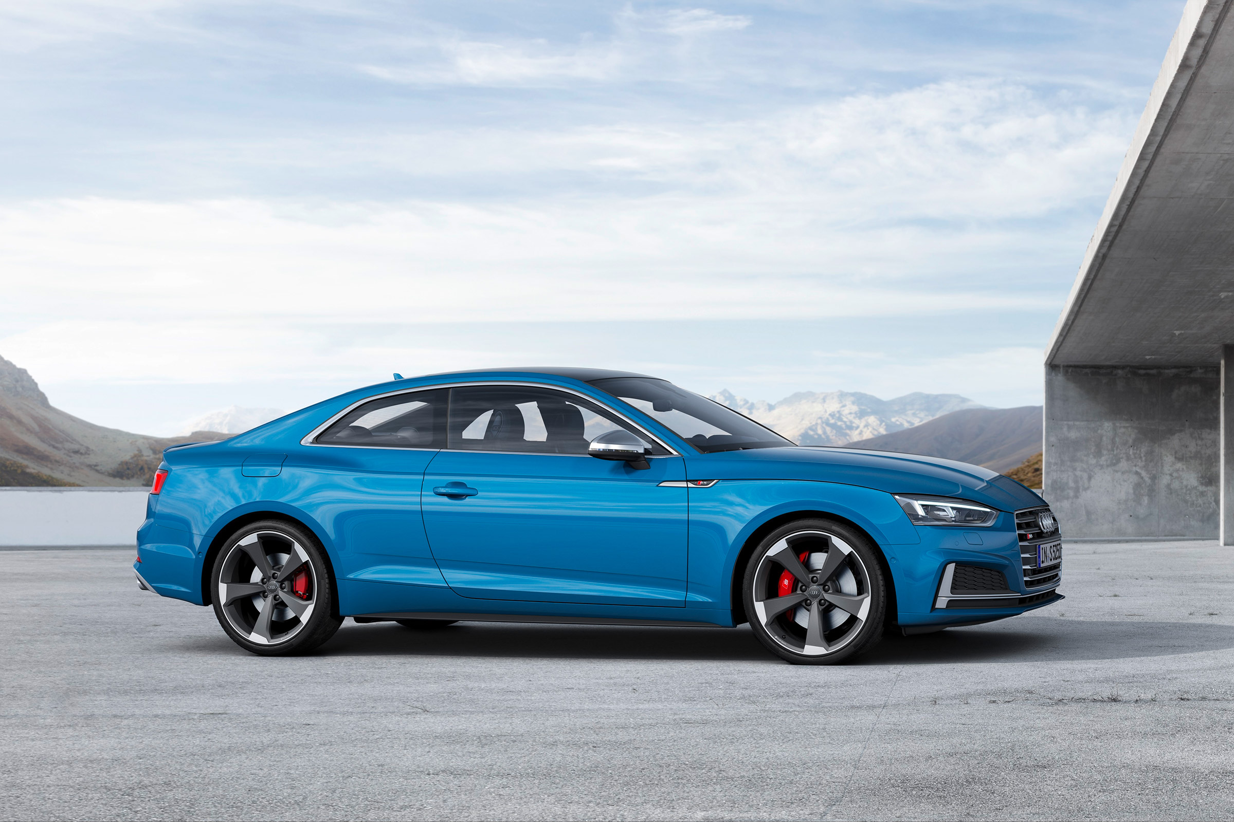 Audi S5 TDI - side