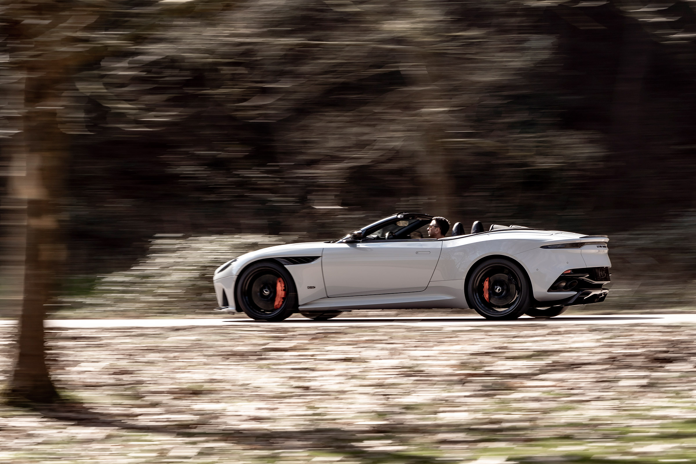 Aston Martin DBS Superleggera Volante - side 