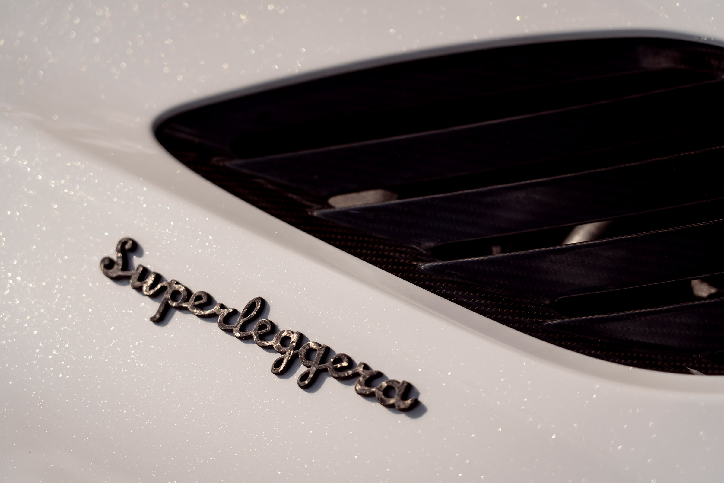 Aston Martin DBS Superleggera Volante - bonnet