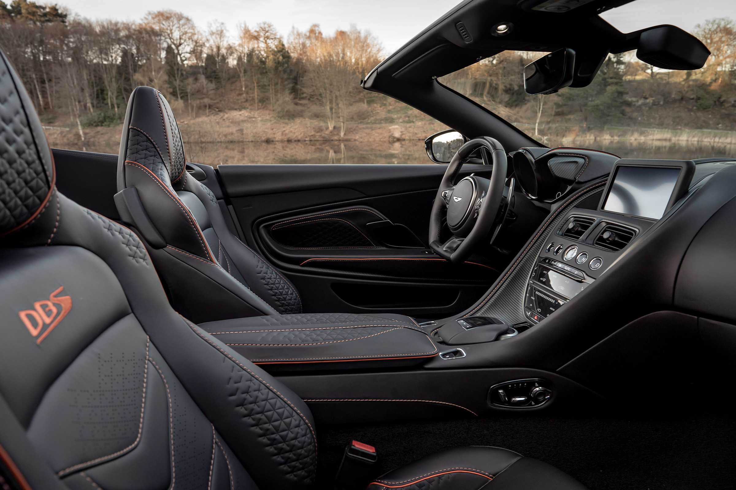 Aston Martin DBS Superleggera Volante - interior
