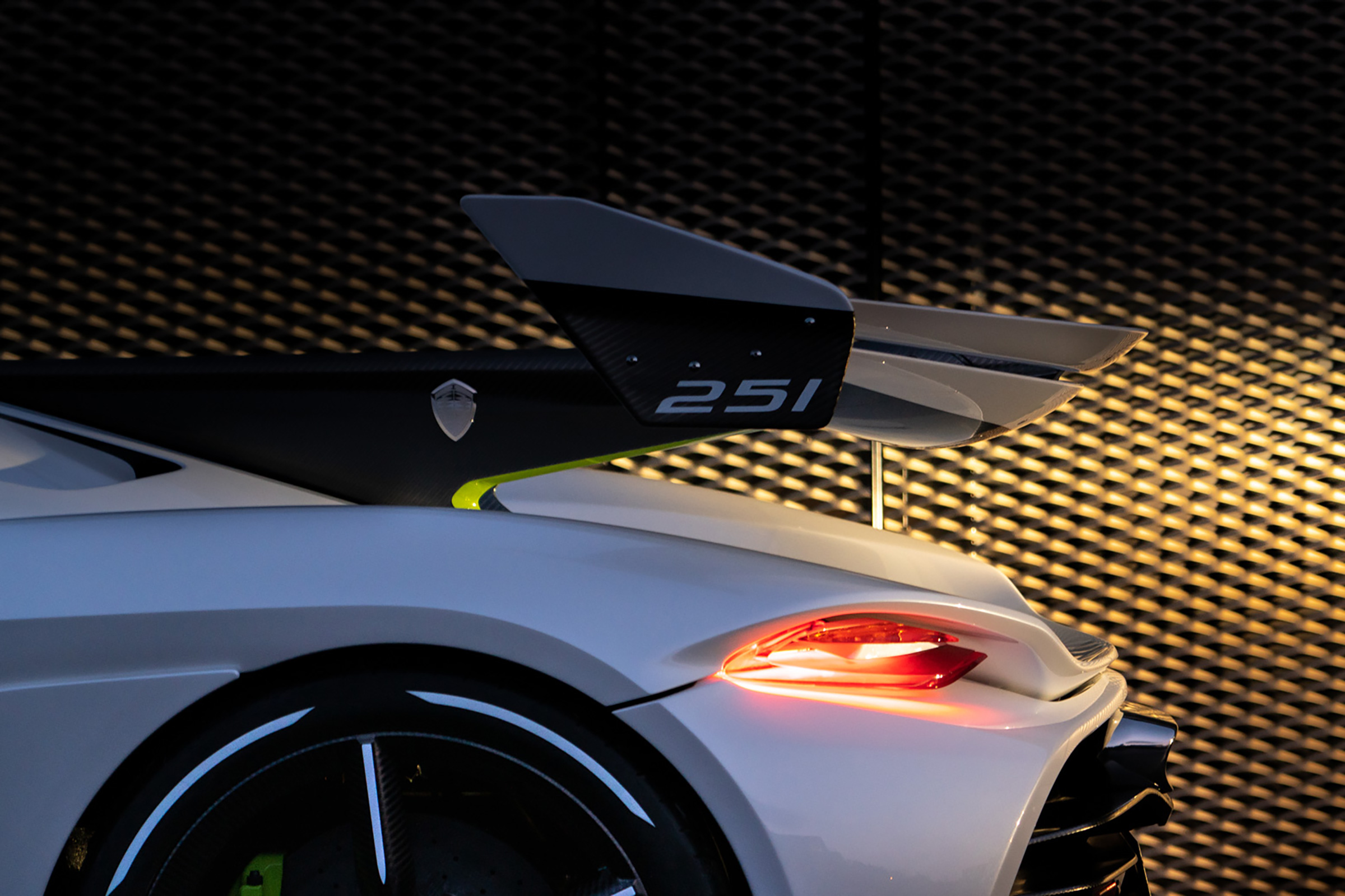 Koenigsegg Jesko wing
