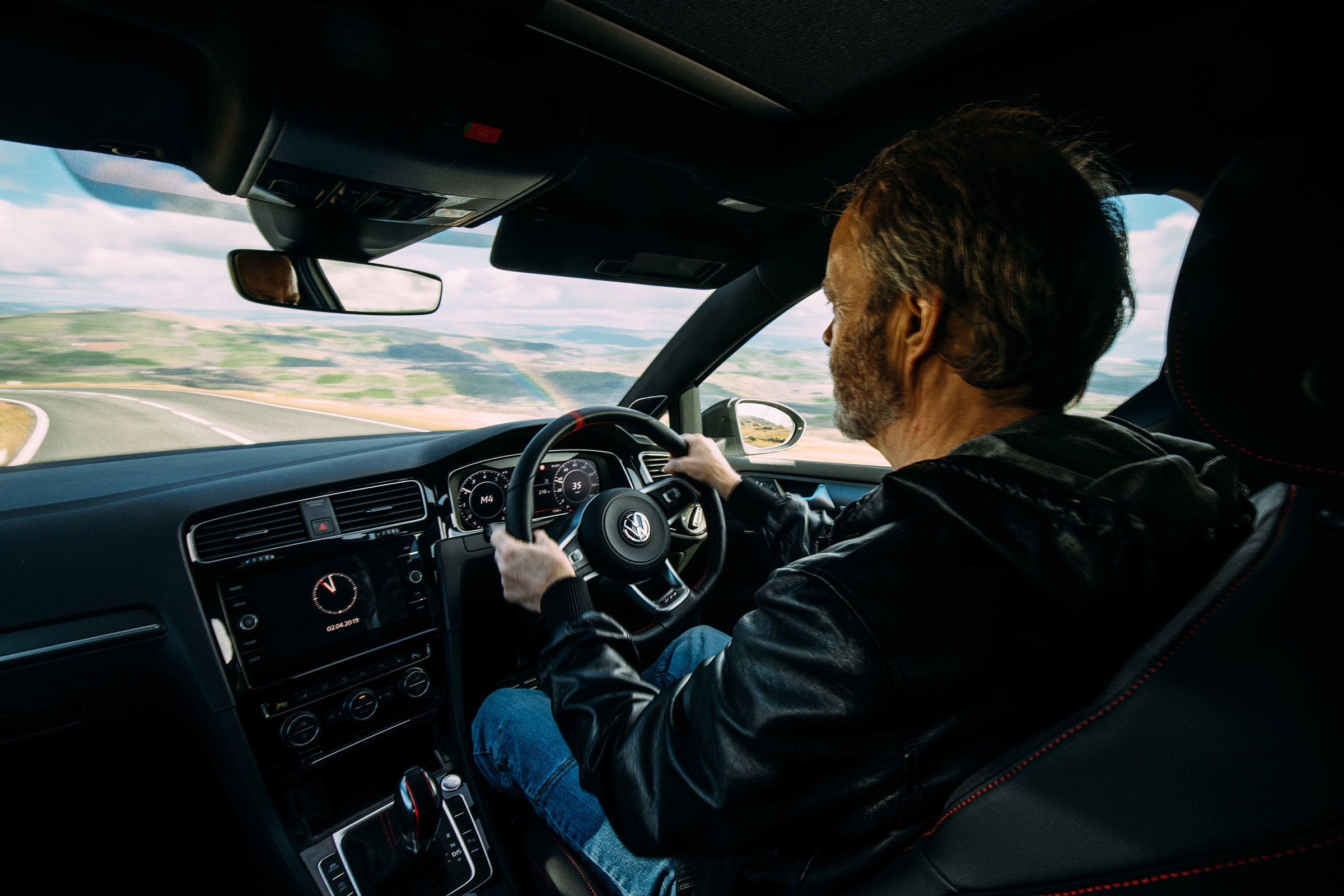 VW GTI TCR vs Megane RS Trophy - interior